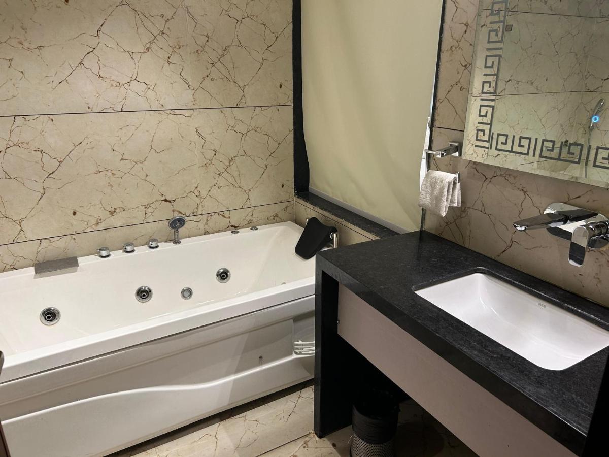 The Imperial Prime Clarks Inn Suites, Bhilwara Екстер'єр фото