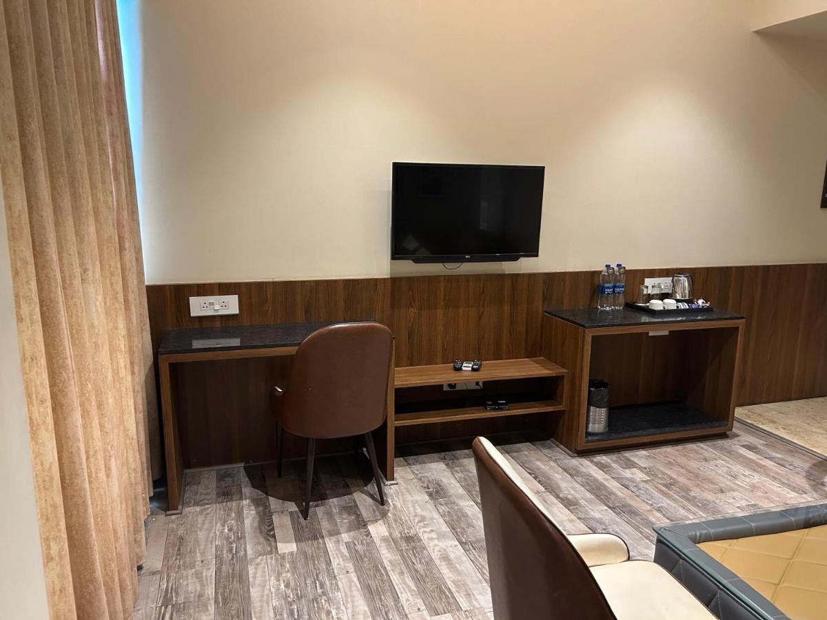 The Imperial Prime Clarks Inn Suites, Bhilwara Екстер'єр фото